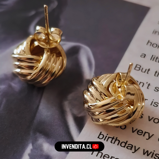 Aros enchapados en oro diseño nudo