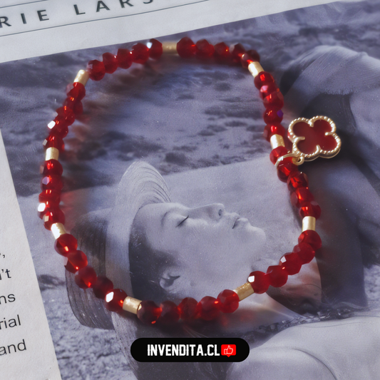 Pulsera enchapada en oro cristales rojos y dije de flor