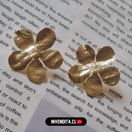 Aros enchapados en oro flor texturizada