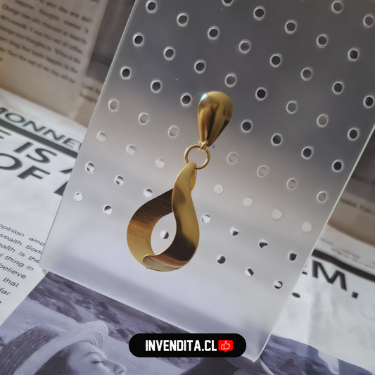 Aros enchapados en oro figura de gota en 3D