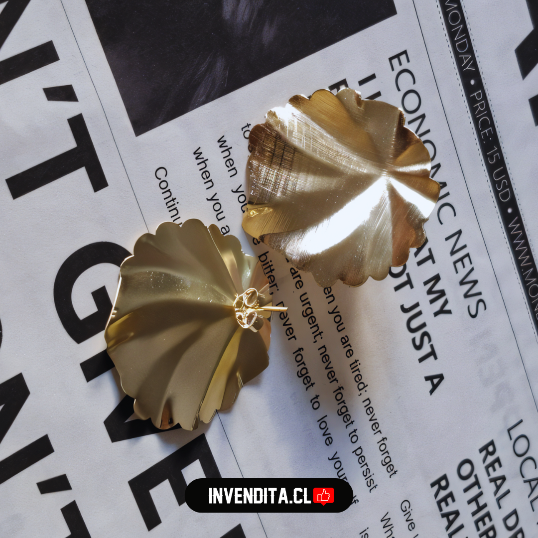 Aros enchapados en oro diseño hoja satinada