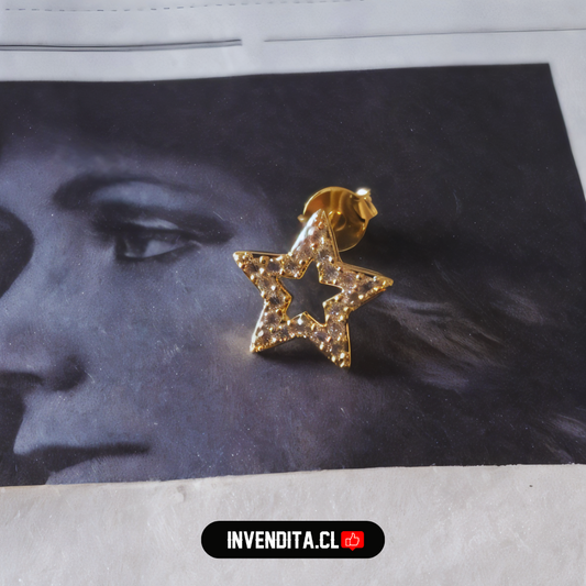 Aros enchapados en oro diseño estrellas con circones
