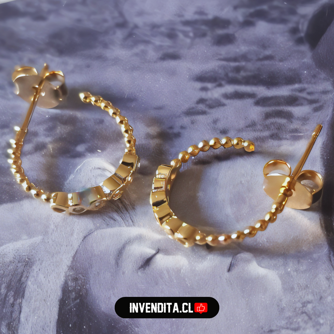 Aros enchapados en oro modelo argollas con serie de circones