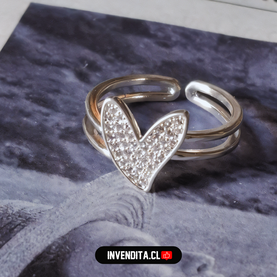 Anillo enchapado en plata diseño corazón con circones