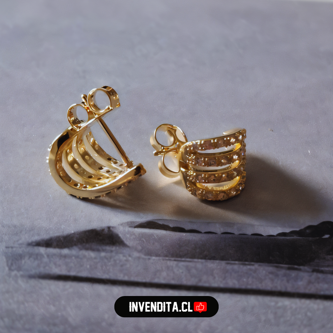 Aros enchapados en oro diseño arqueado con circones