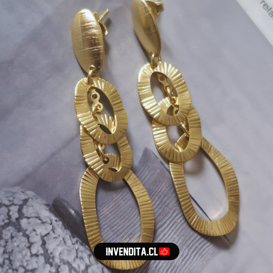 Aros enchapados en oro circulos irregulares satinados