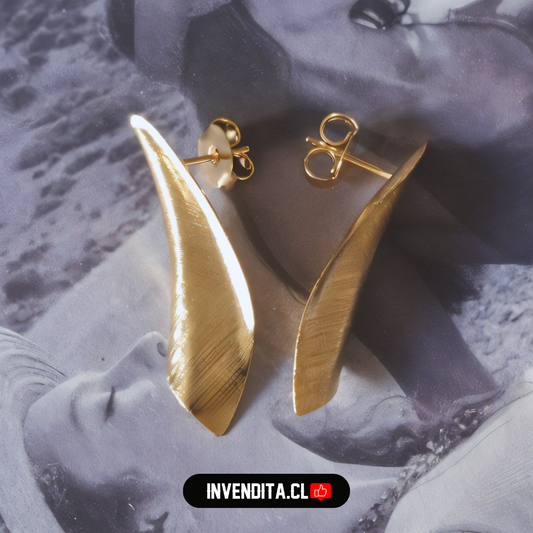 Aros enchapados en oro diseño arrugado