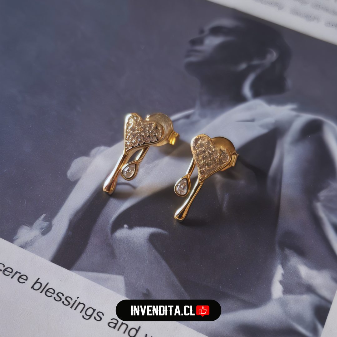Aros enchapados en oro diseño corazones derretidos con circones