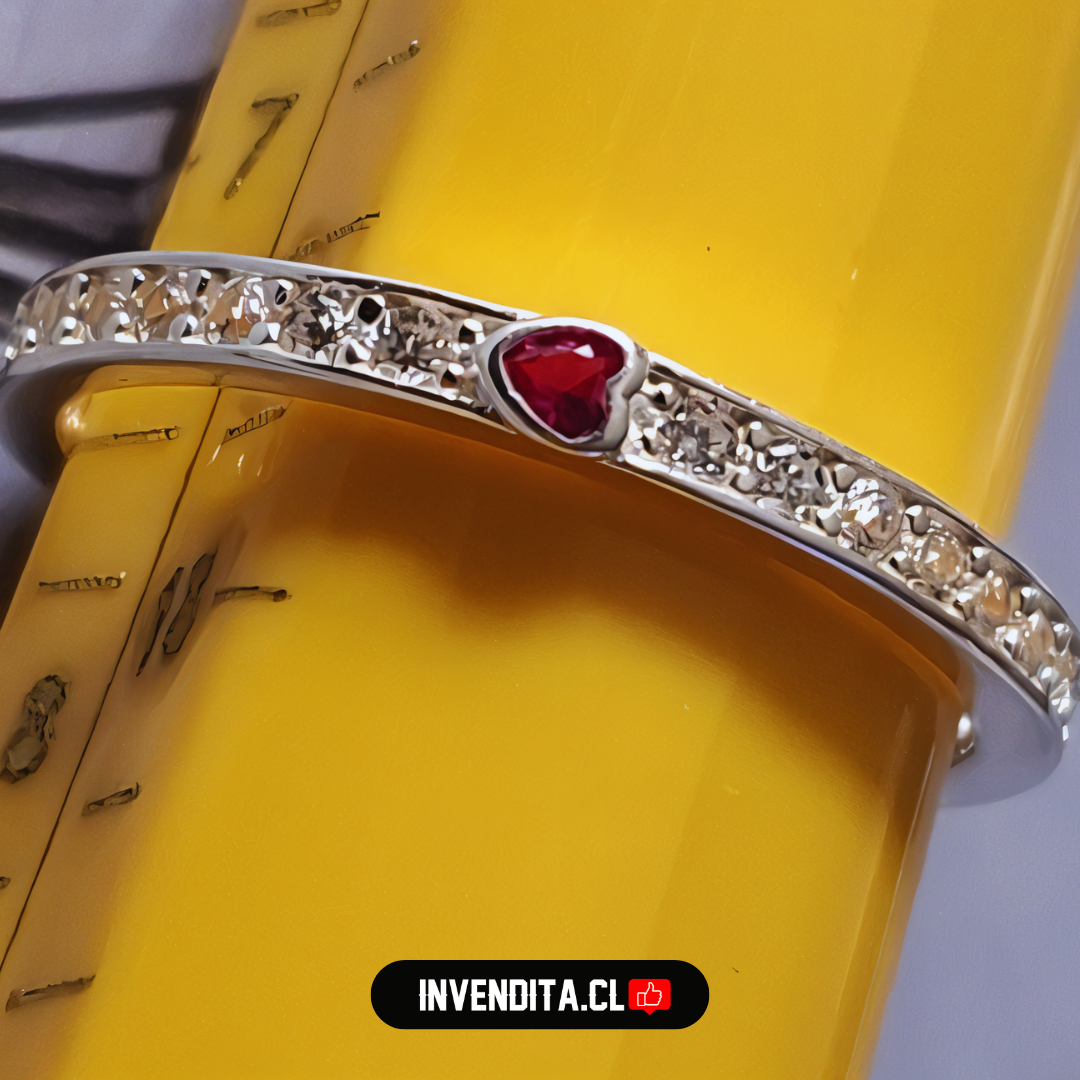 Anillo de plata 925 banda de circones y mini corazón de circón rubí