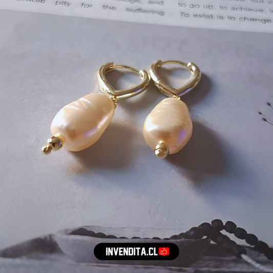 Aros enchapados en oro argolla con perlas irregulares