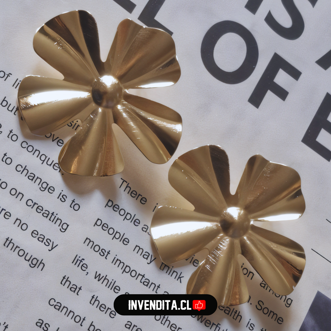 Aros enchapados en oro placa estilo flor satinada