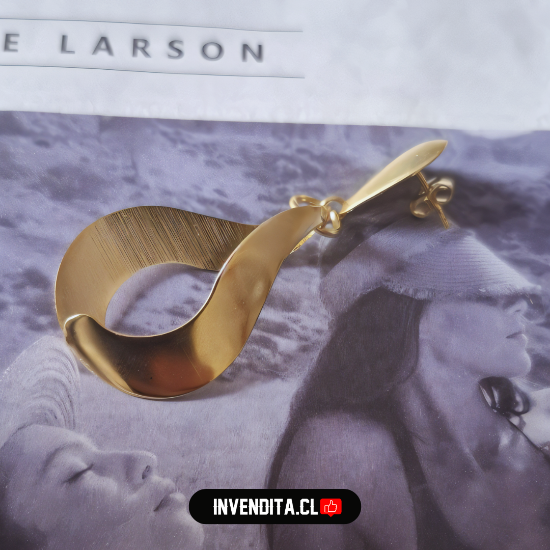 Aros enchapados en oro figura de gota en 3D