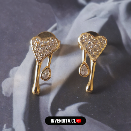 Aros enchapados en oro diseño corazones derretidos con circones