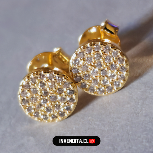 Aros enchapados en oro diseño placa circular con circones