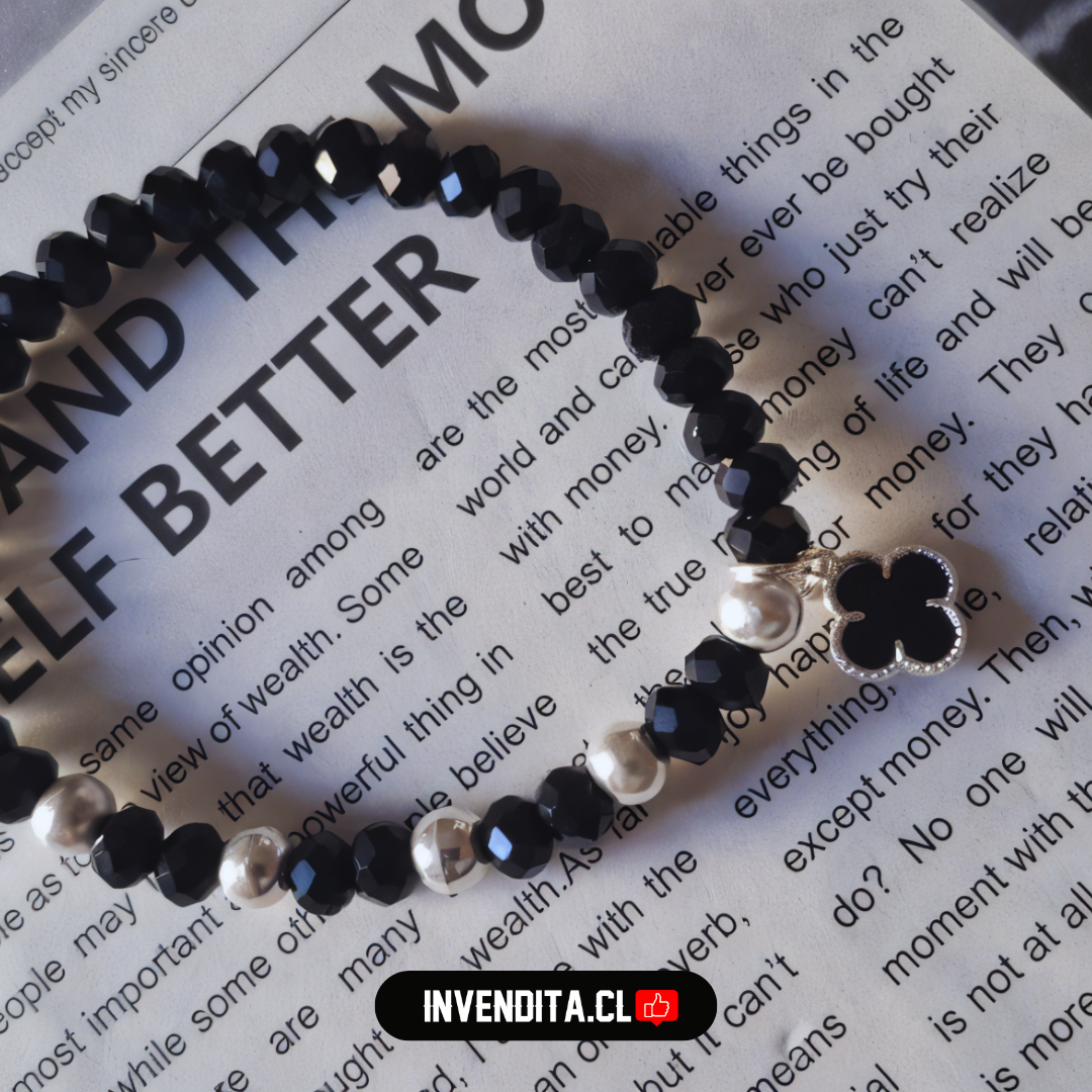 Pulsera enchapada en plata cristales negros con dije de flor