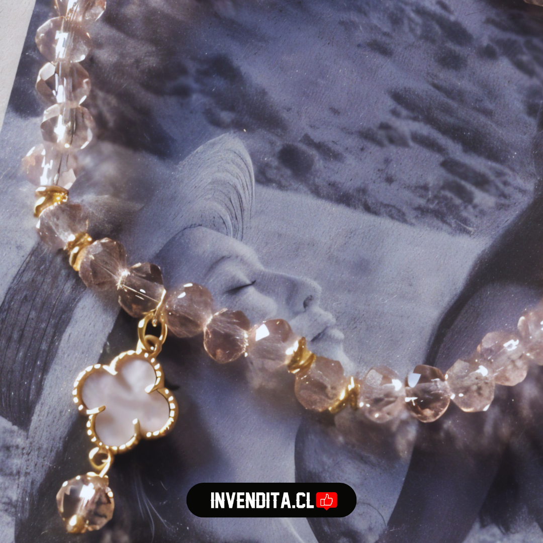 Pulsera enchapada en oro terminales dorados con cristales rosas y dije de flor