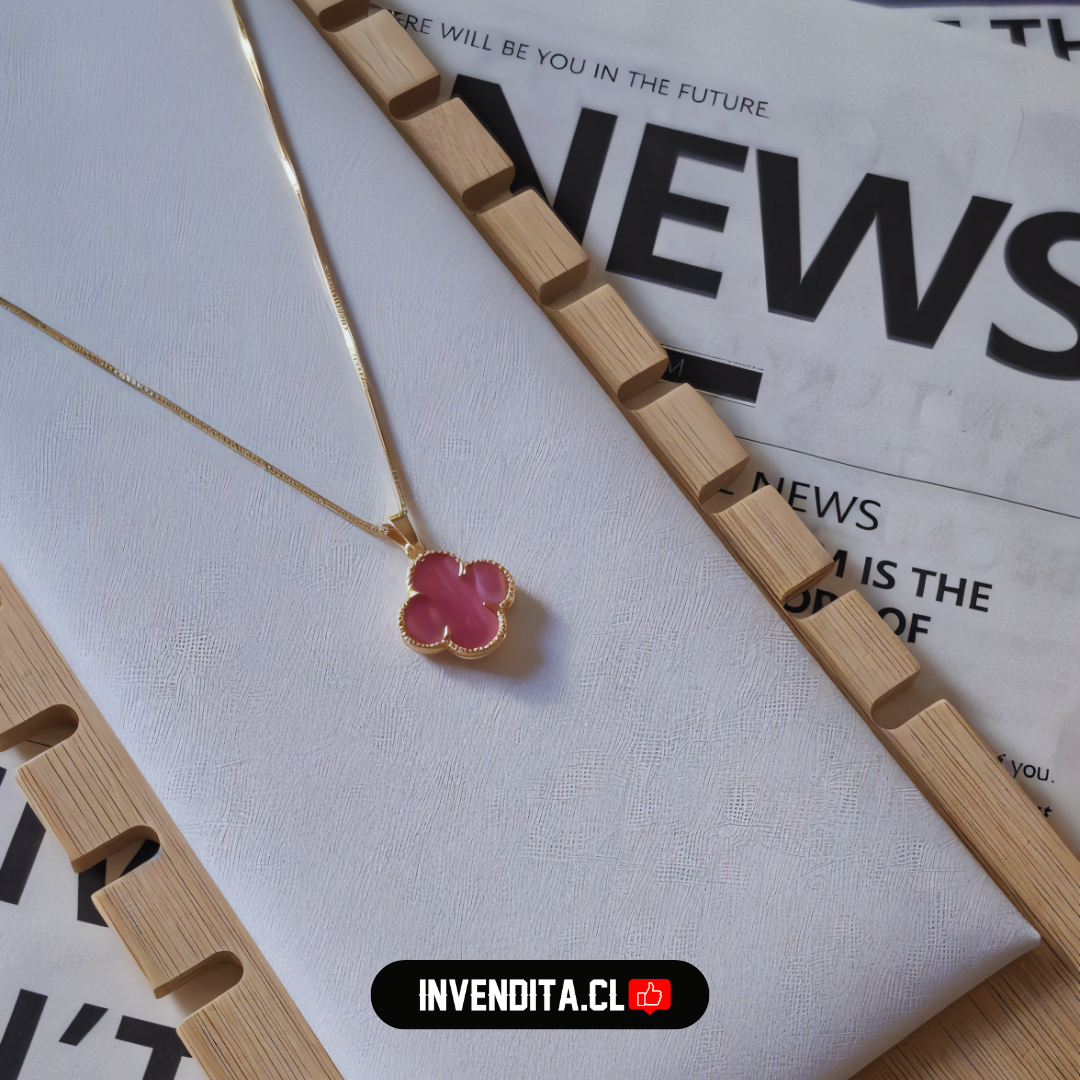 Collar enchapado en oro colgante de flor rosa