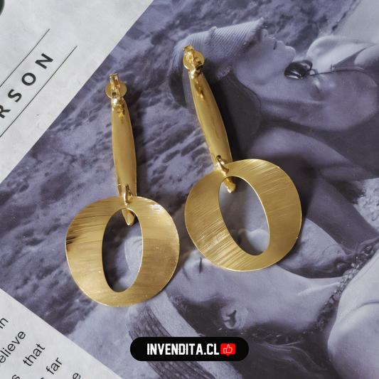 Aros enchapados en oro varilla larga con circulo irregular