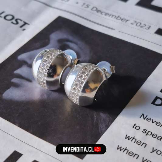 Aros enchapados en plata argolla con hilera de circones