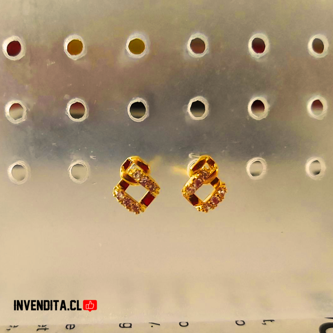 Aros enchapados en oro estilo marcos cruzados con circones