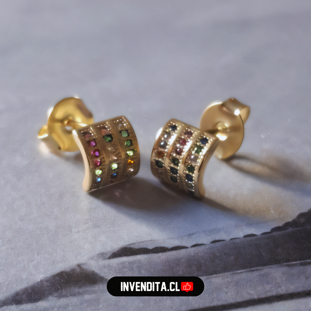 Aros enchapados en oro estilo placa con circones de colores