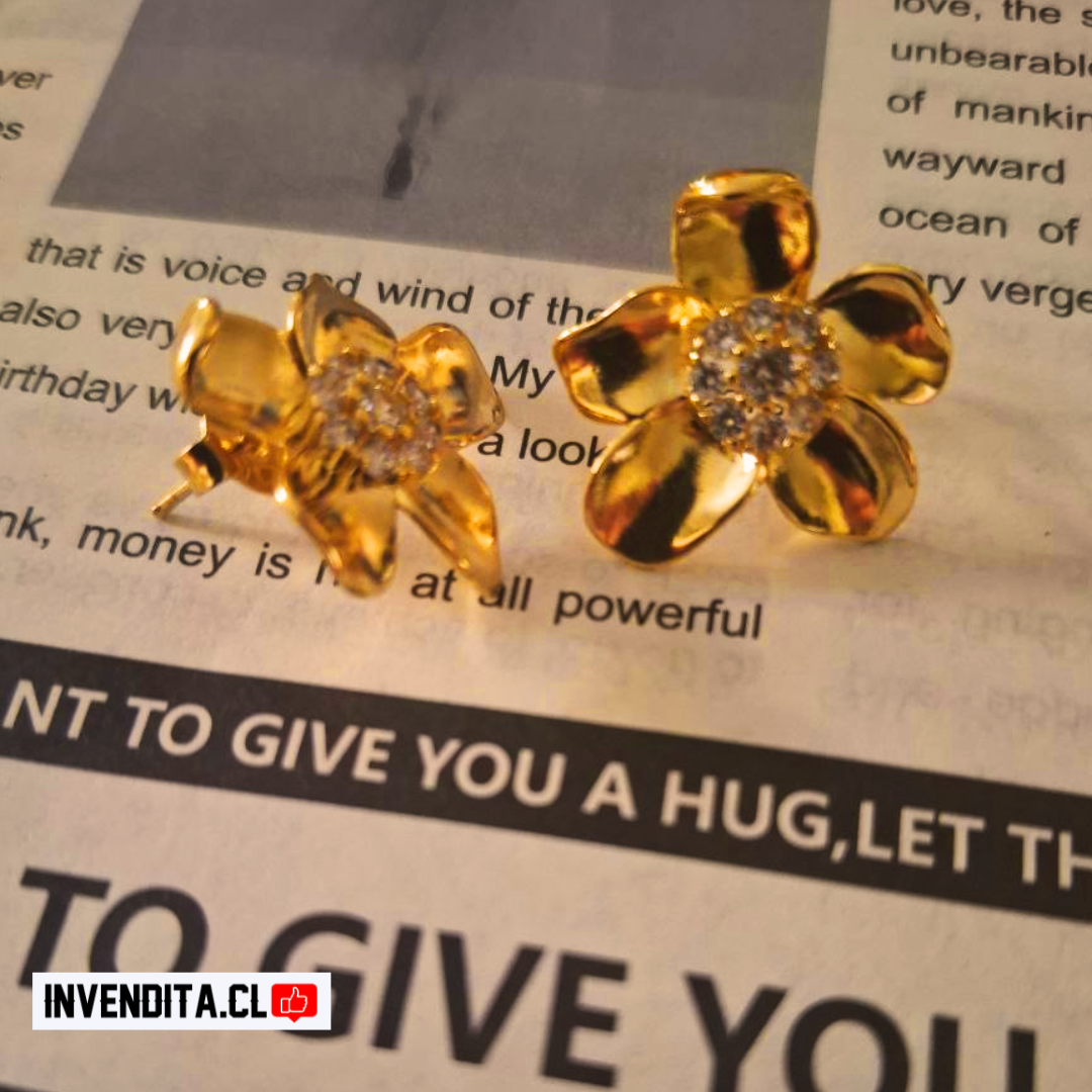 Aros enchapado en oro flores con pequeños circones