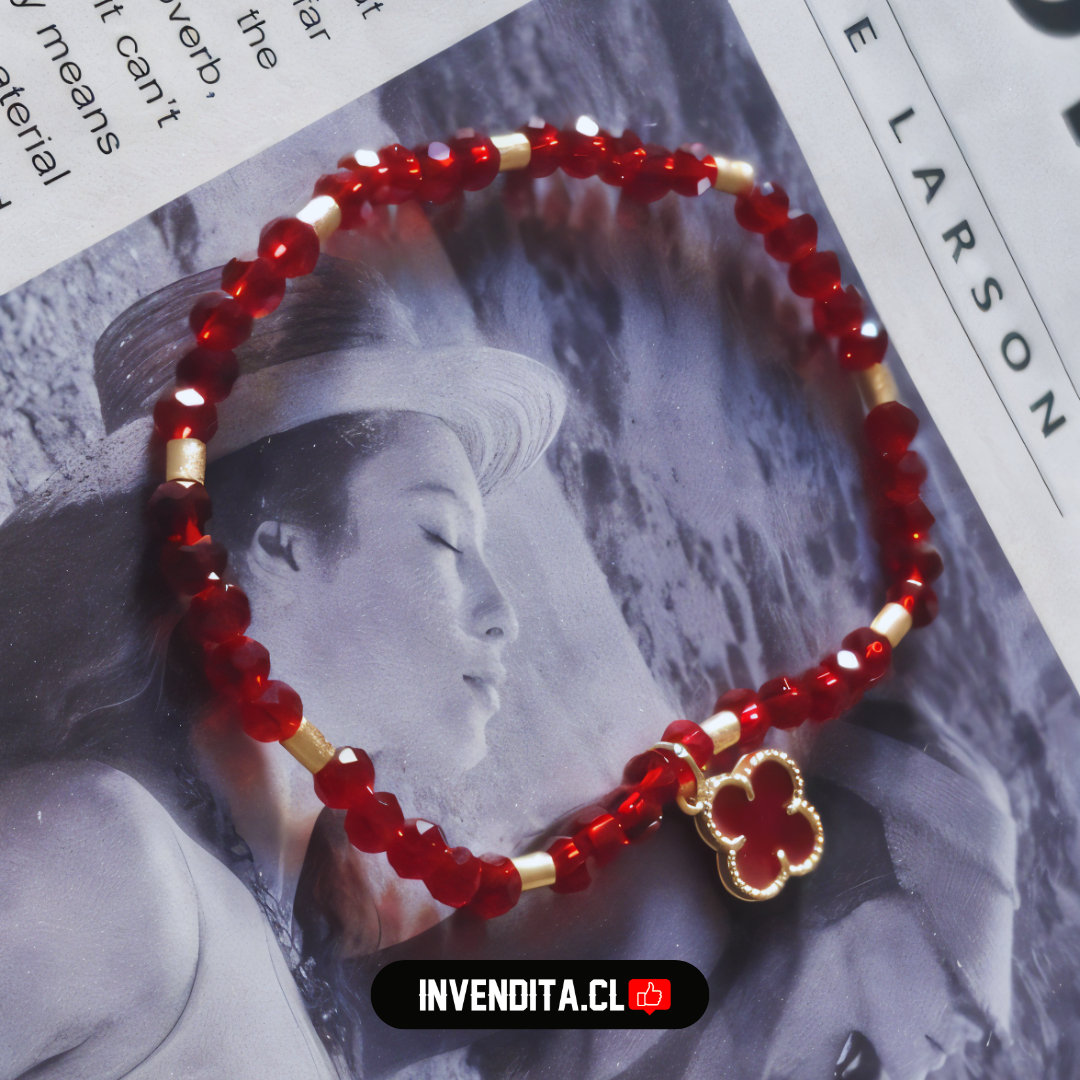 Pulsera enchapada en oro cristales rojos y dije de flor
