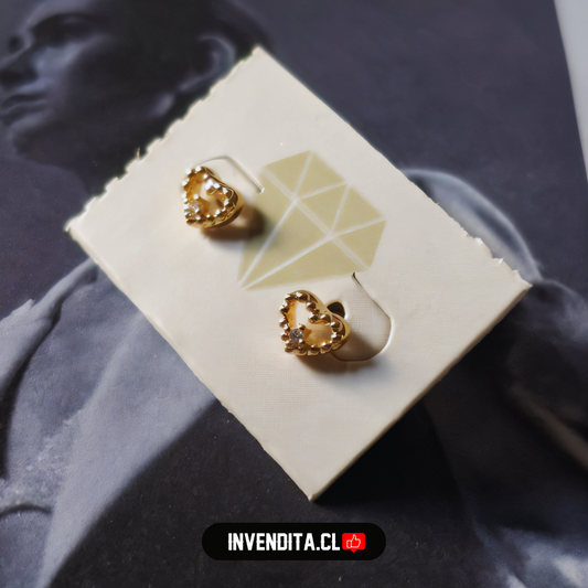 Aros enchapados en oro para niños con tope diseño corazón con pequeño circón