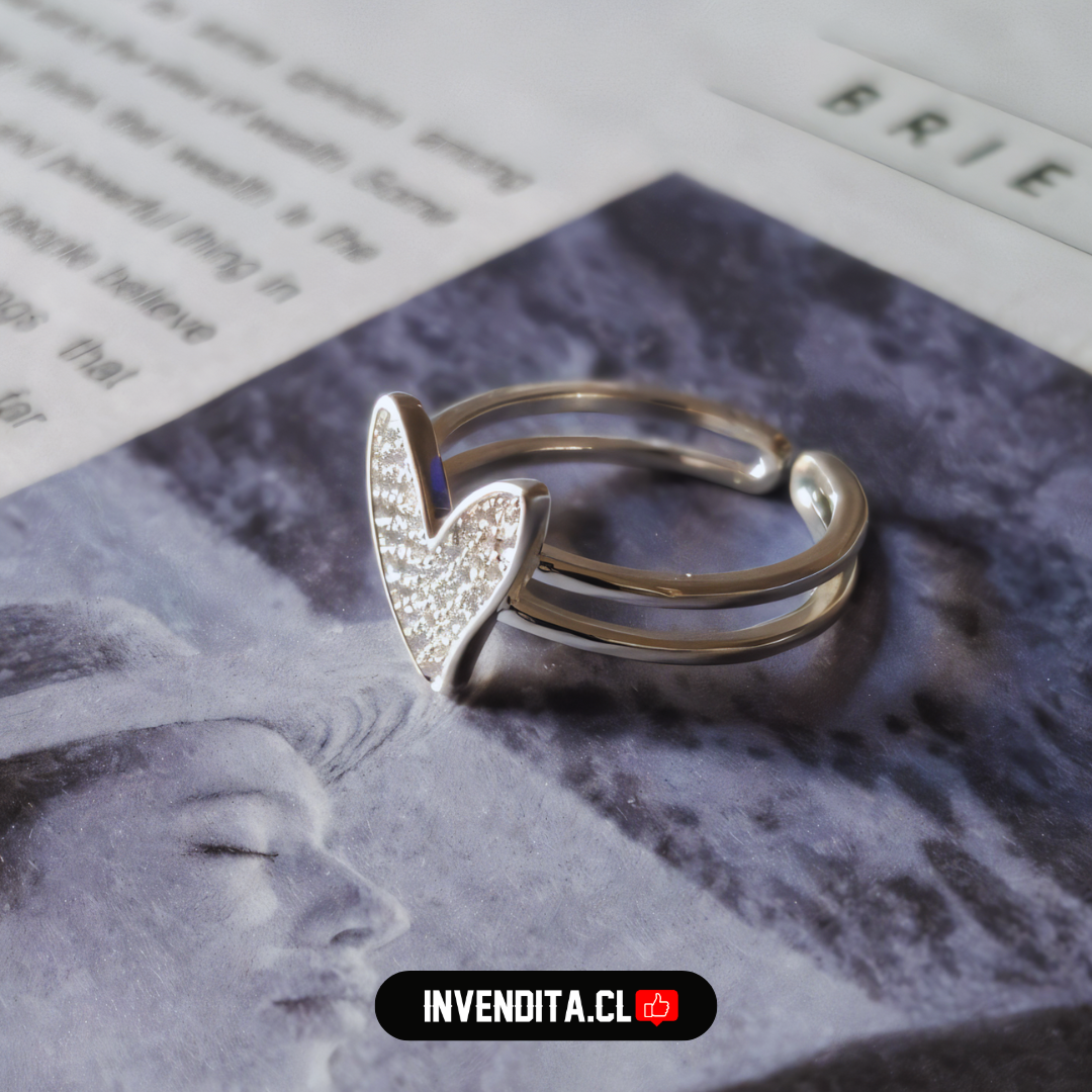 Anillo enchapado en plata diseño corazón con circones