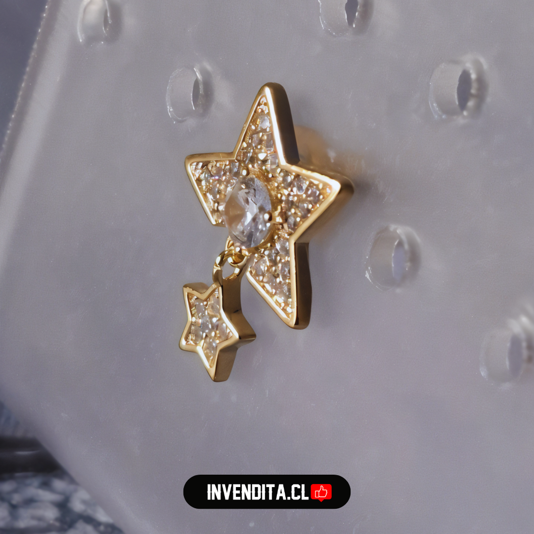 Aros enchapados en oro diseño doble estrella con circones