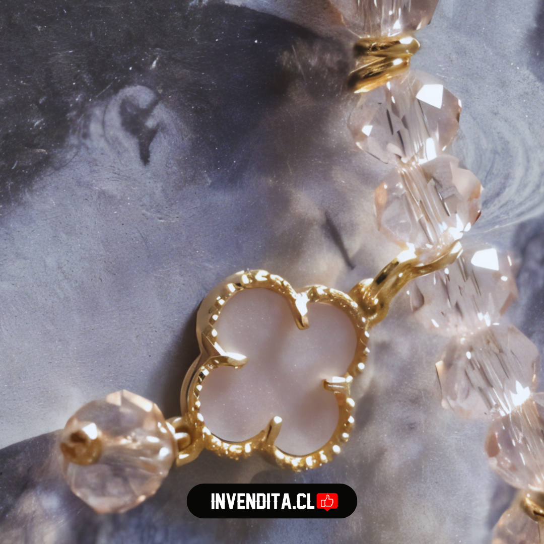 Pulsera enchapada en oro terminales dorados con cristales rosas y dije de flor