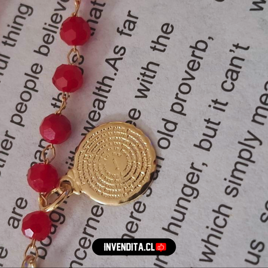 Pulsera enchapada en oro placa Padre Nuestro con cristales rojos