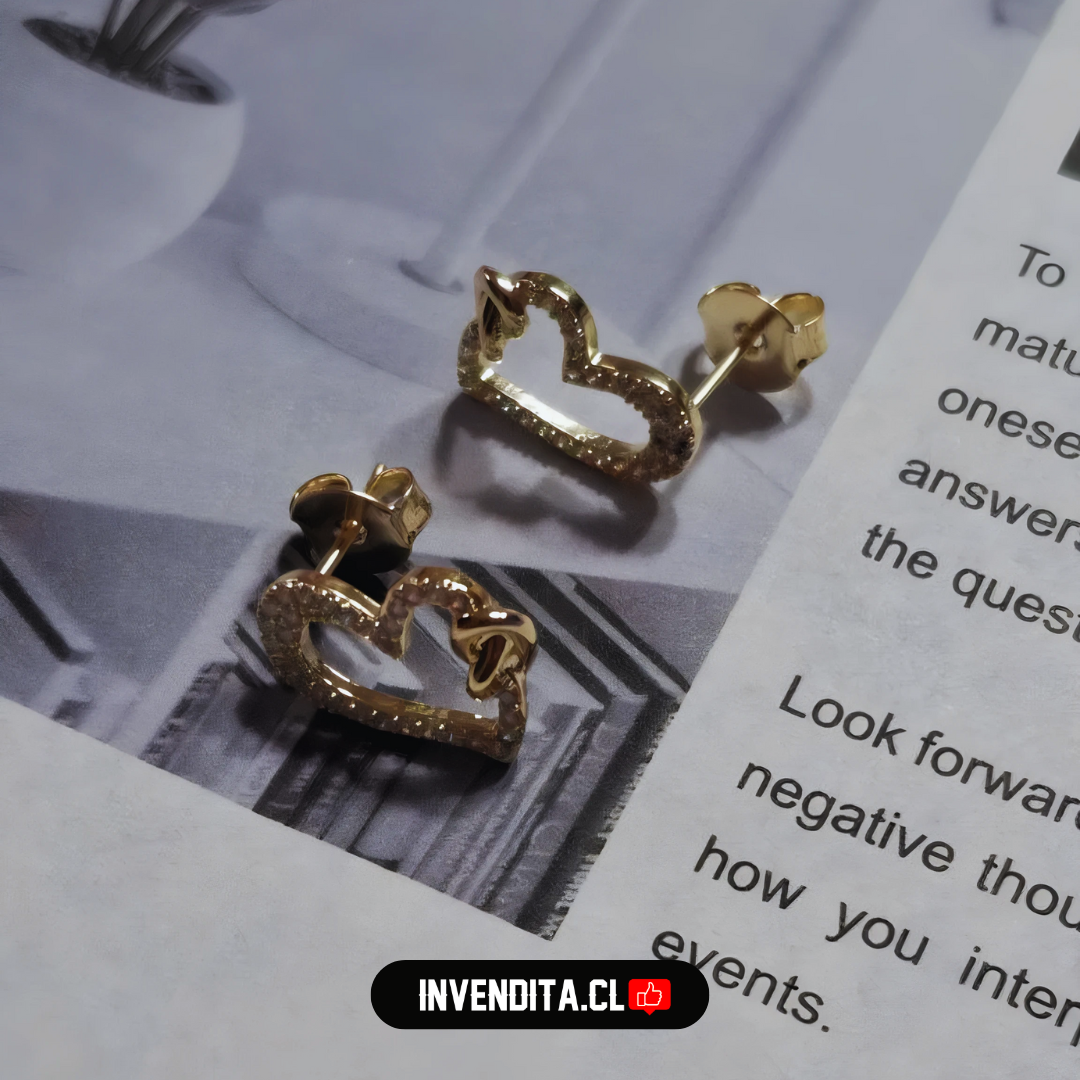 Aros enchapados en oro diseño corazón con circones