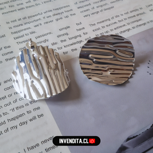 Aros enchapados en plata diseño placa con relieve