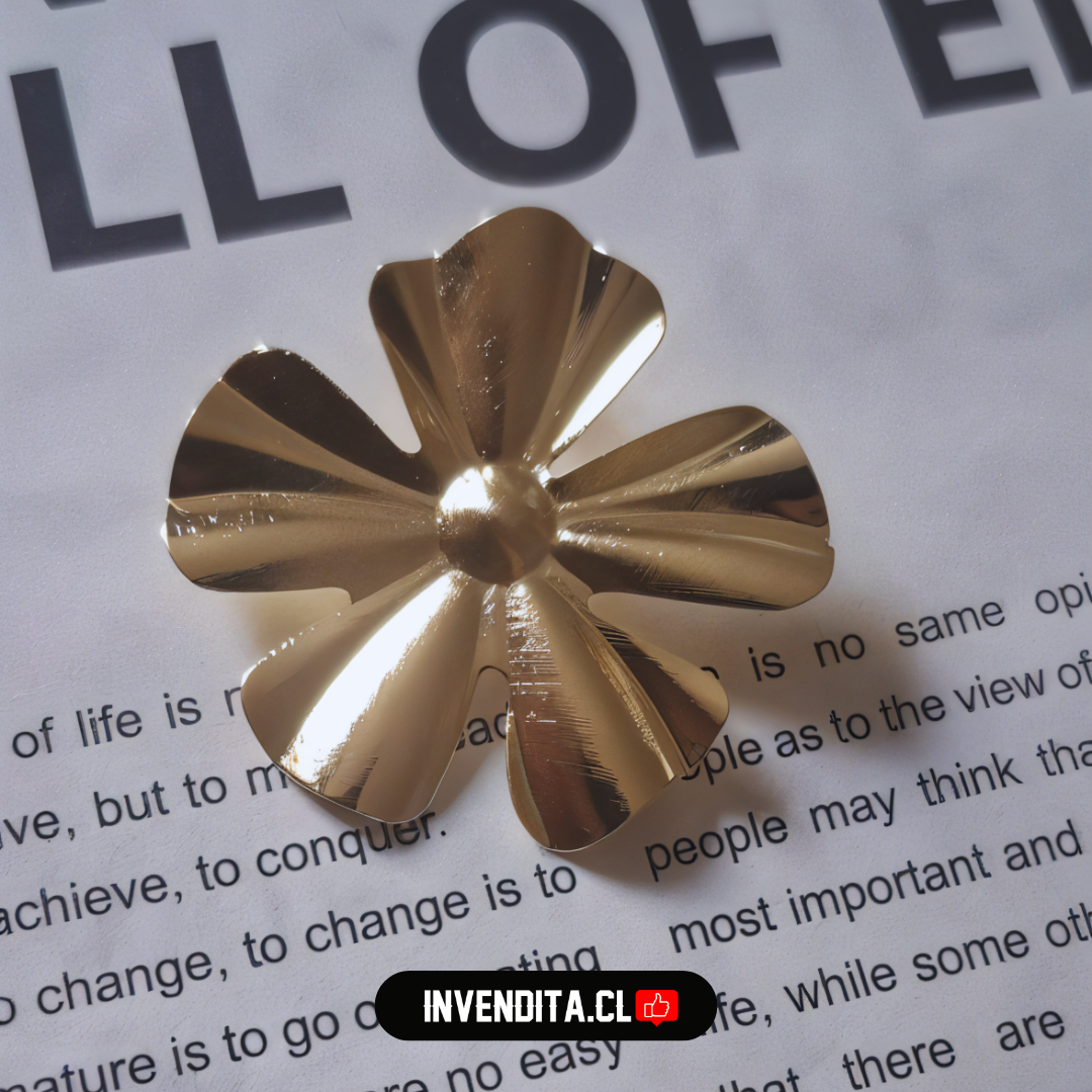 Aros enchapados en oro placa estilo flor satinada