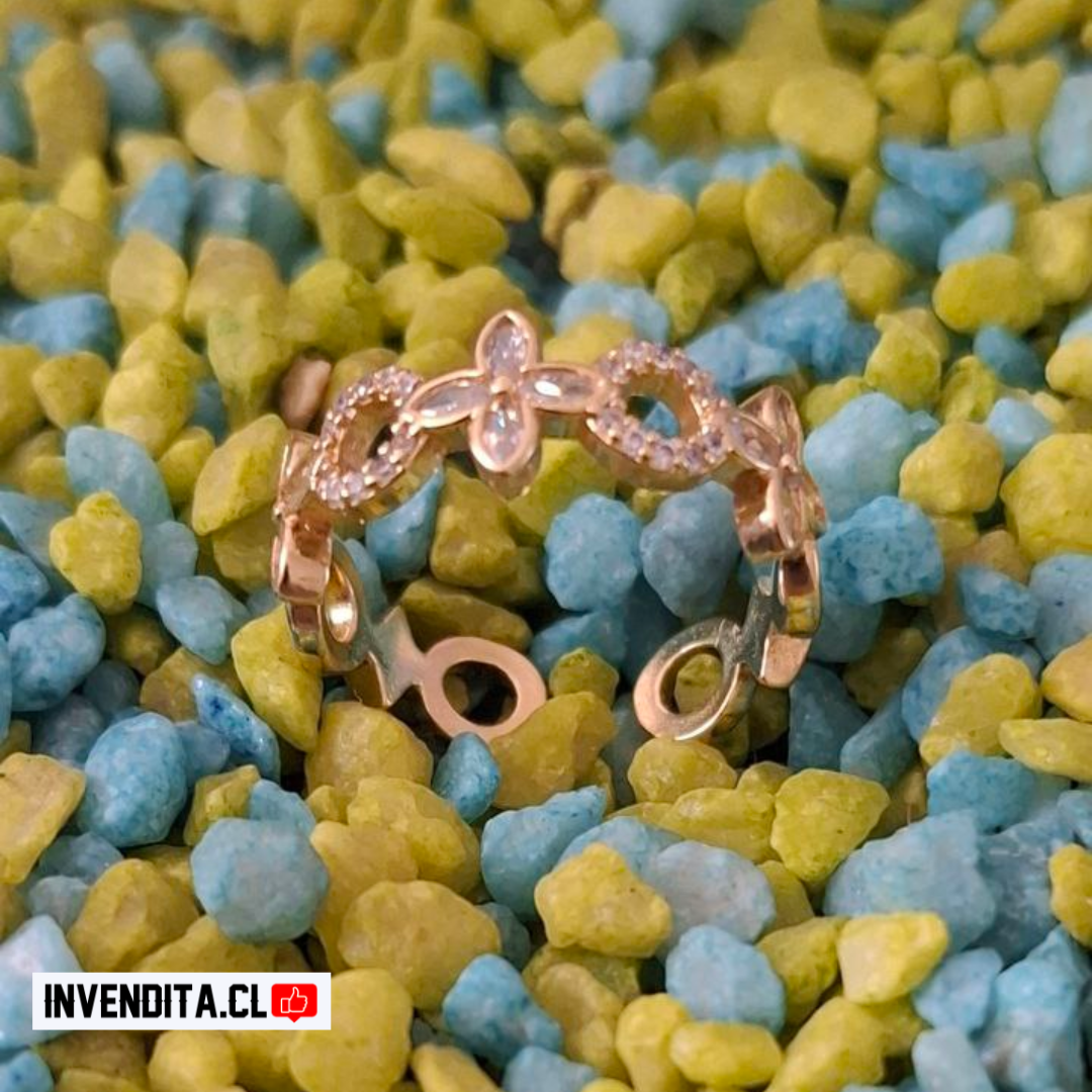 Anillo enchapado en oro abierto flores y circulos con circones