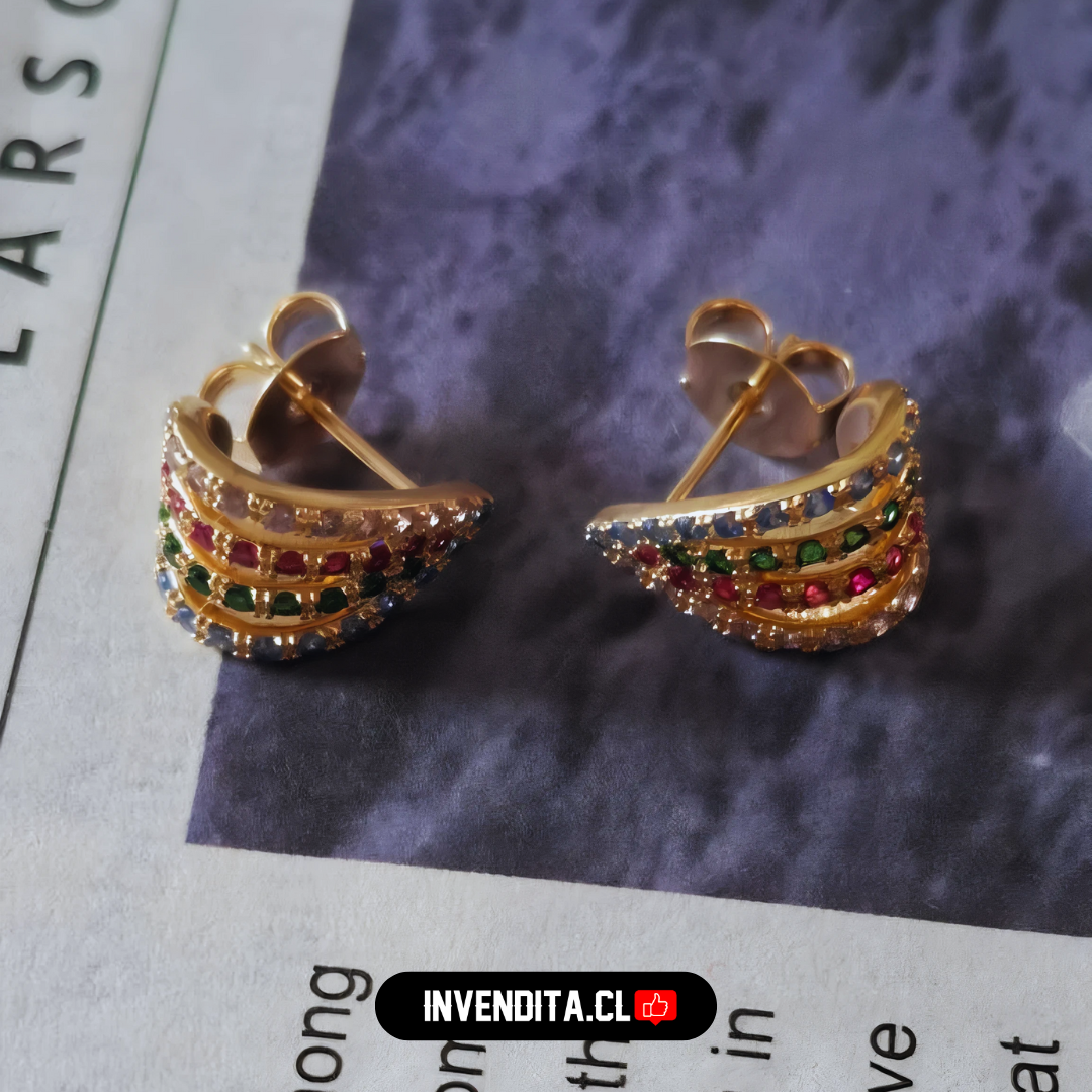 Aros enchapados en oro estilo arqueado con circones de colores