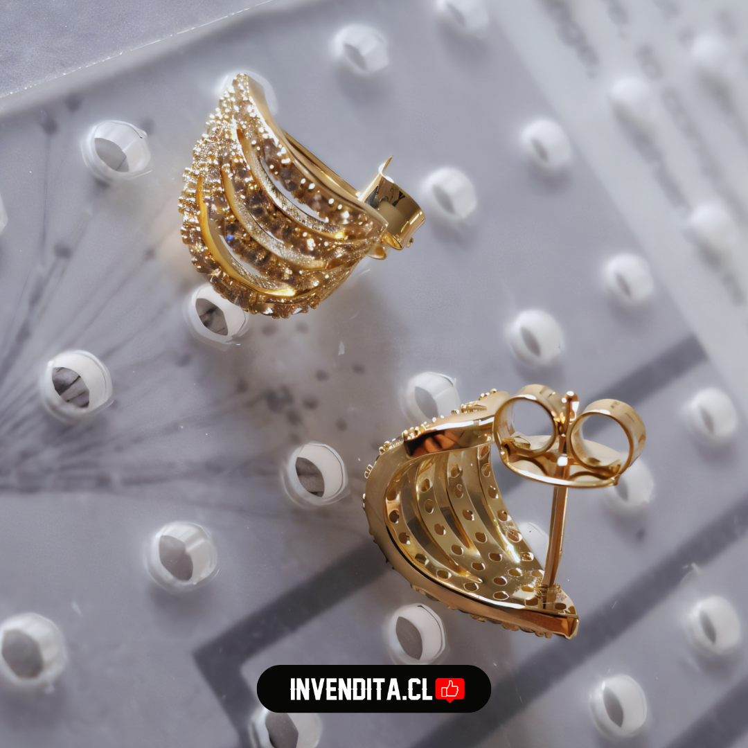 Aros enchapados en oro diseño arqueado con circones