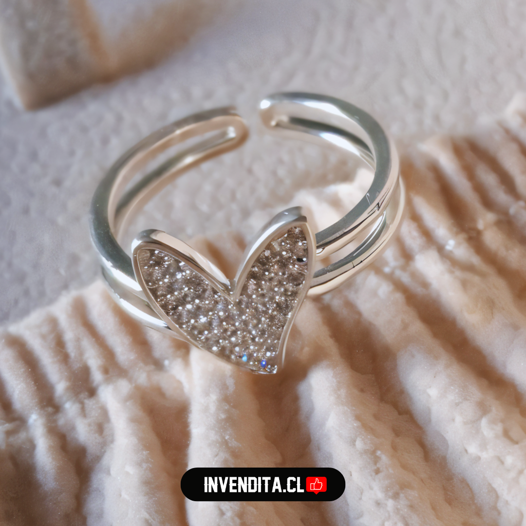 Anillo enchapado en plata diseño corazón con circones