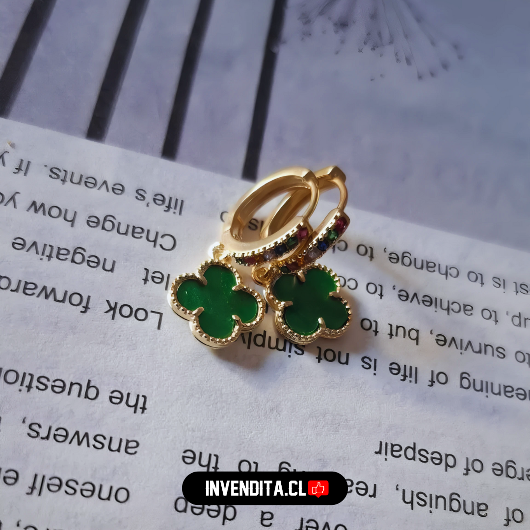 Aros enchapados en oro argollas con placa flor verde