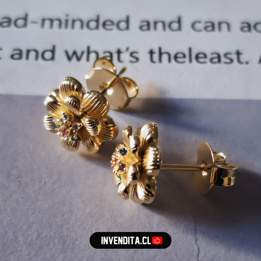 Aros enchapados en oro diseño flor con circones de colores