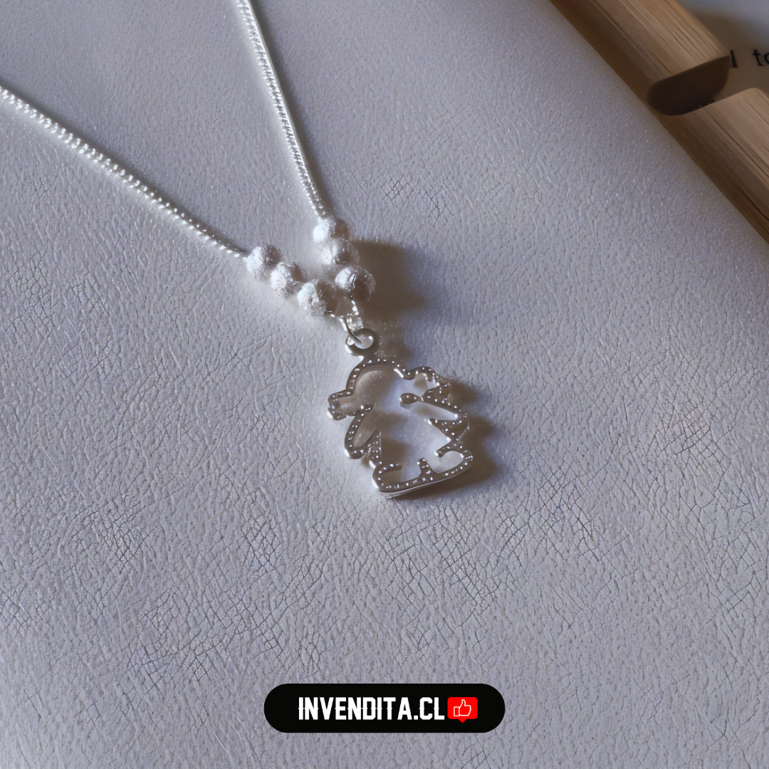 Collar de plata 925 figura niña con esferas satinadas