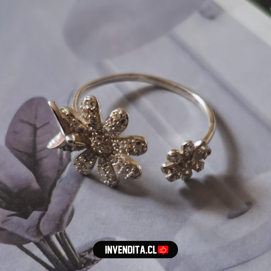 Anillo de plata 925 margarita de circones con golondrina