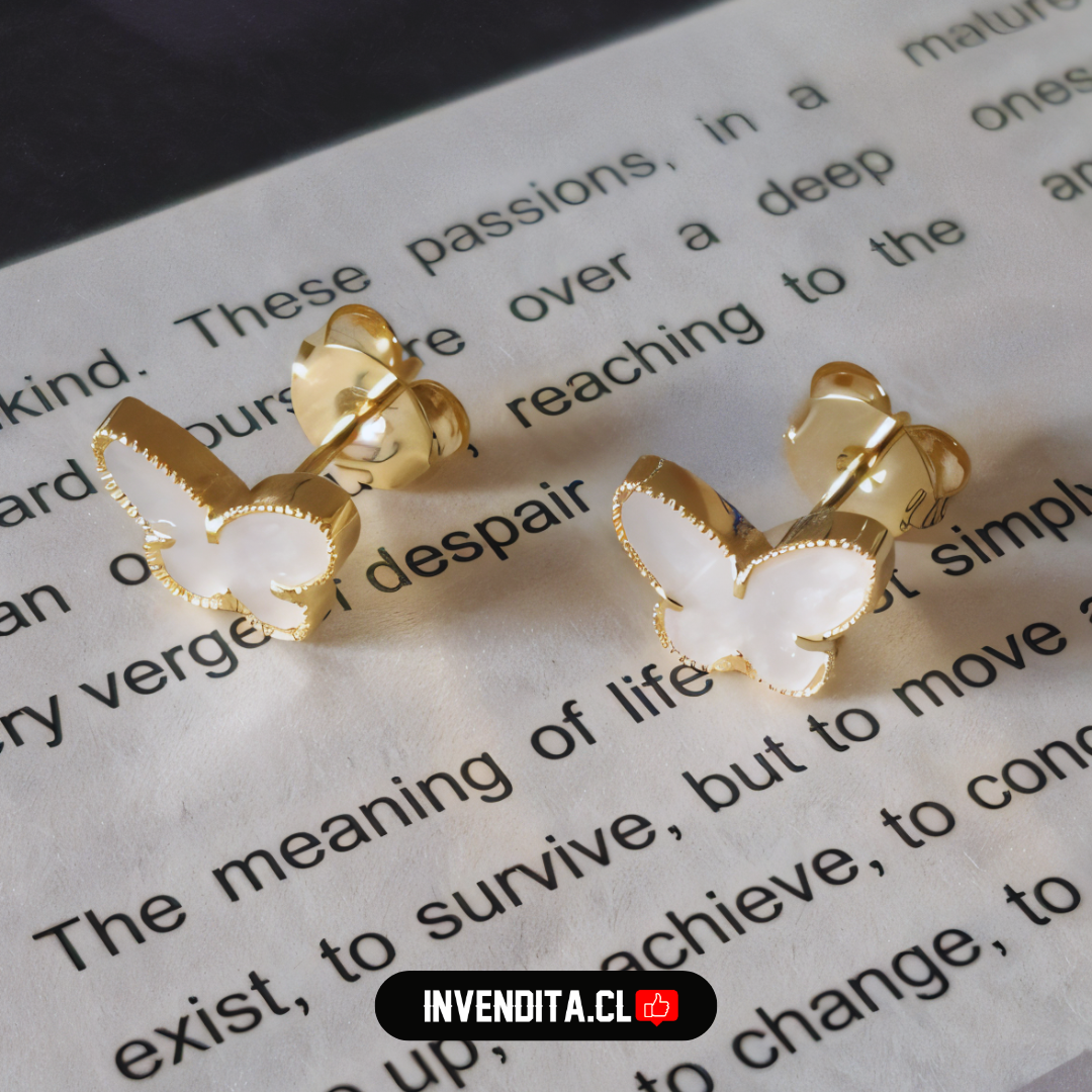 Aros enchapados en oro diseño mariposa placa color marfil