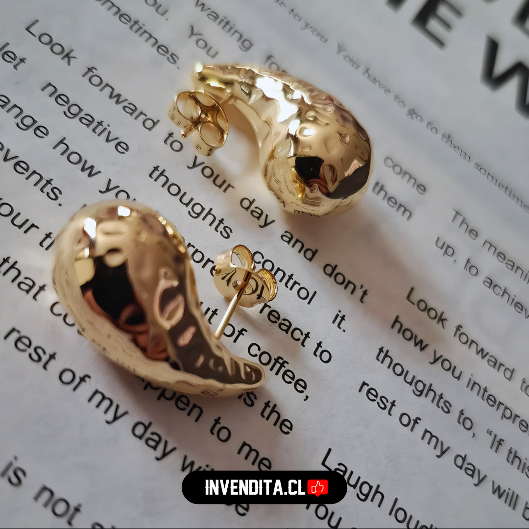 Aros enchapados en oro modelo gota estilo martillada