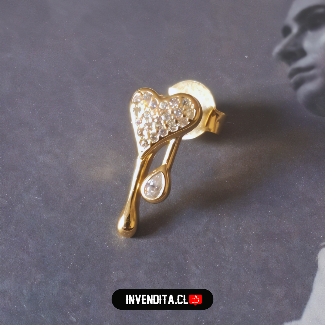 Aros enchapados en oro diseño corazones derretidos con circones
