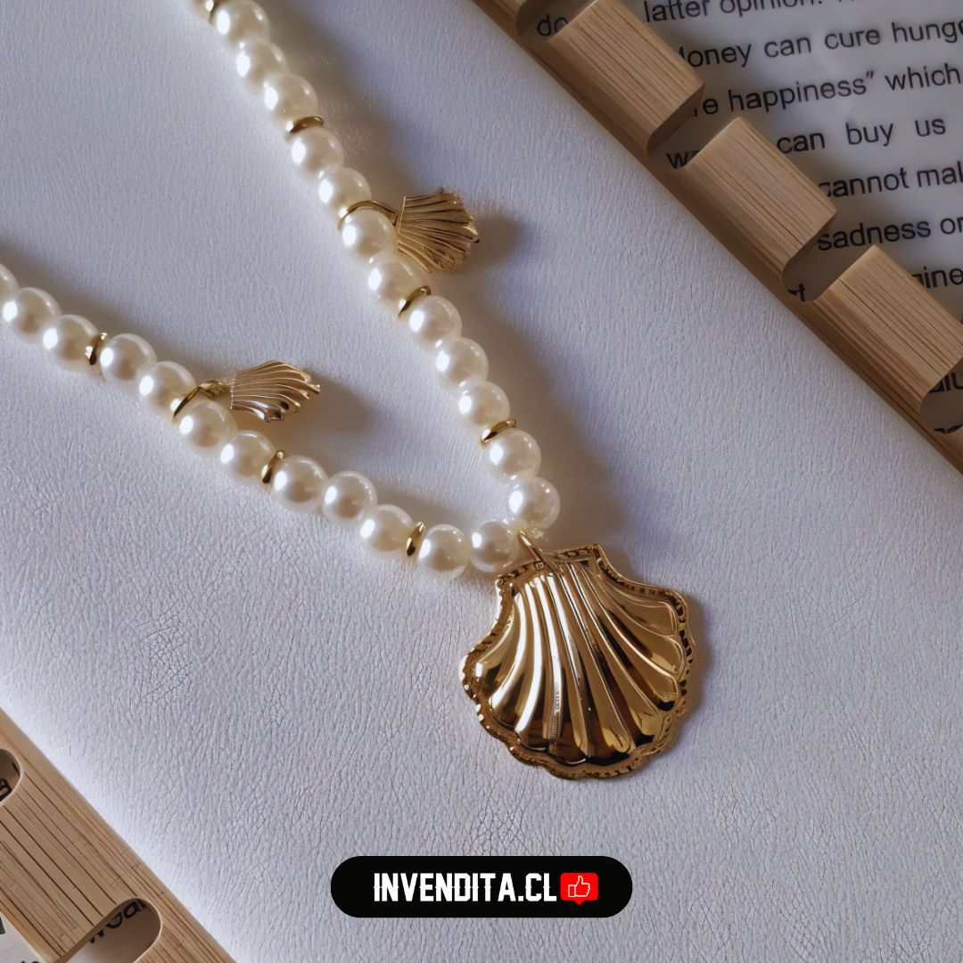 Collar enchapado en oro perlas de imitación con colgantes de concha y terminales dorados