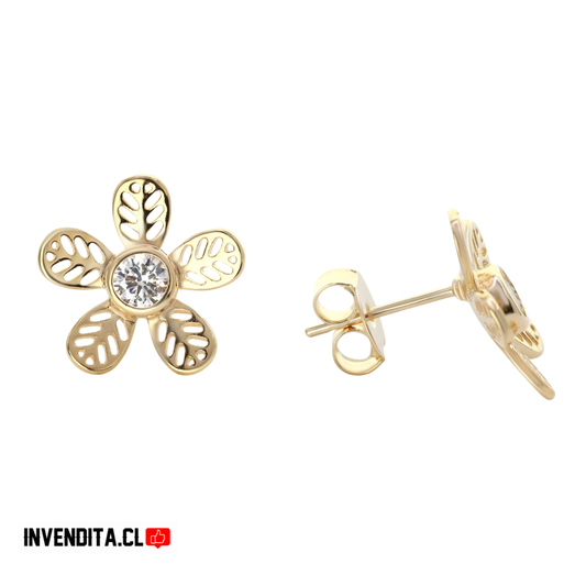 Aros enchapados en oro diseño flor calada con gran circón