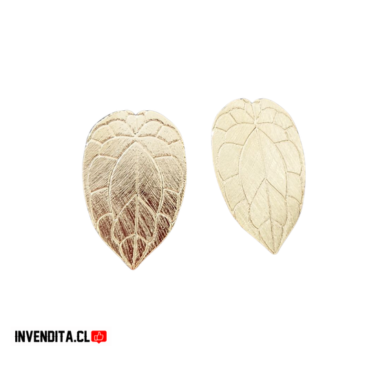 Aros enchapados en oro diseño hoja detallada