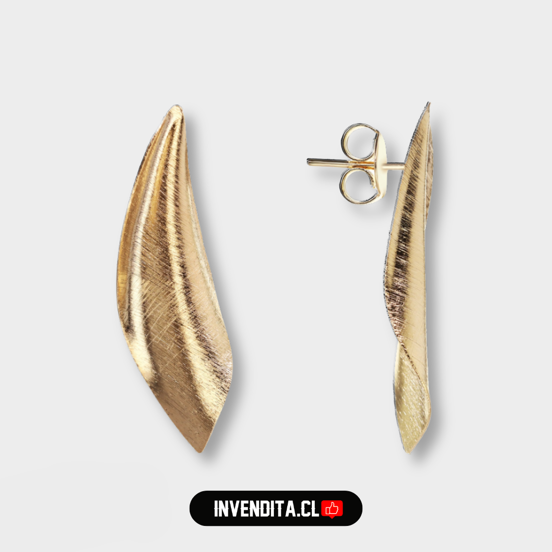 Aros enchapados en oro diseño arrugado